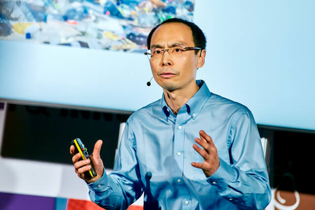 David Fengwei Xie speaking to the public in Falling Walls Lab MSCA 2019